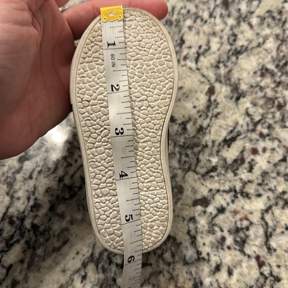 Michael Kors baby/toddler walking size us 5 shoe, uk 4.5, eur 21, cm 11 Brown - Picture 10 of 10
